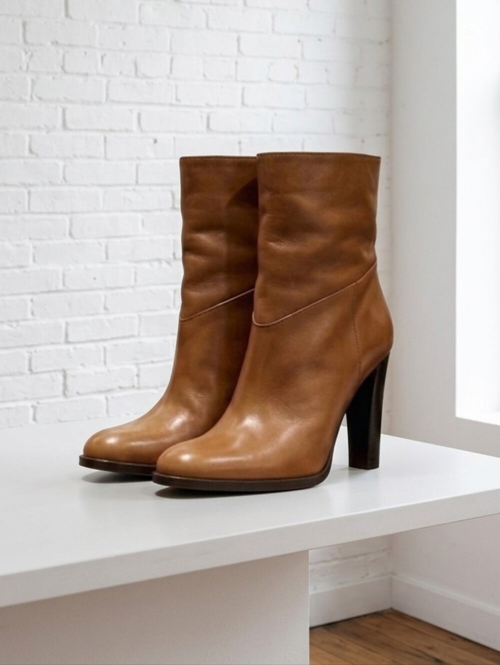 Gucci Tom Ford Era Vintage Mid-Calf Soft Calfskin Leather Boots - Tan Brown